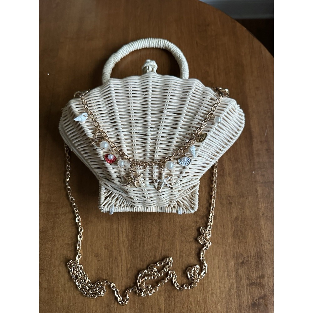 Urban Expressions Clam Shell Purse Woven Rattan Wicker Handbag Chained Shoulder
